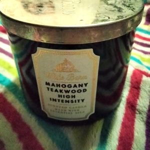 Mahogany teakwood high intensity 3 wick candle